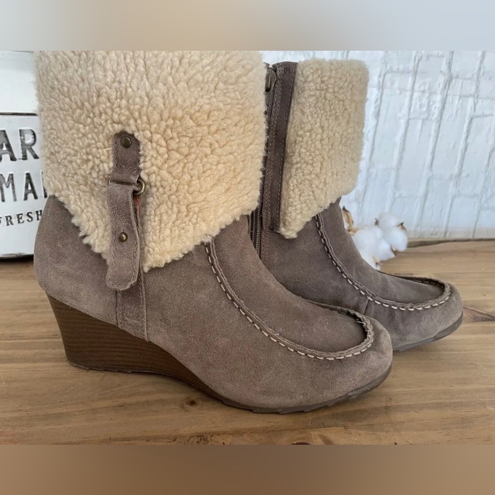 Eddie Bauer Tara Choc Leather Shearling Ankle Wedge Booties 56805 8.5 NEW